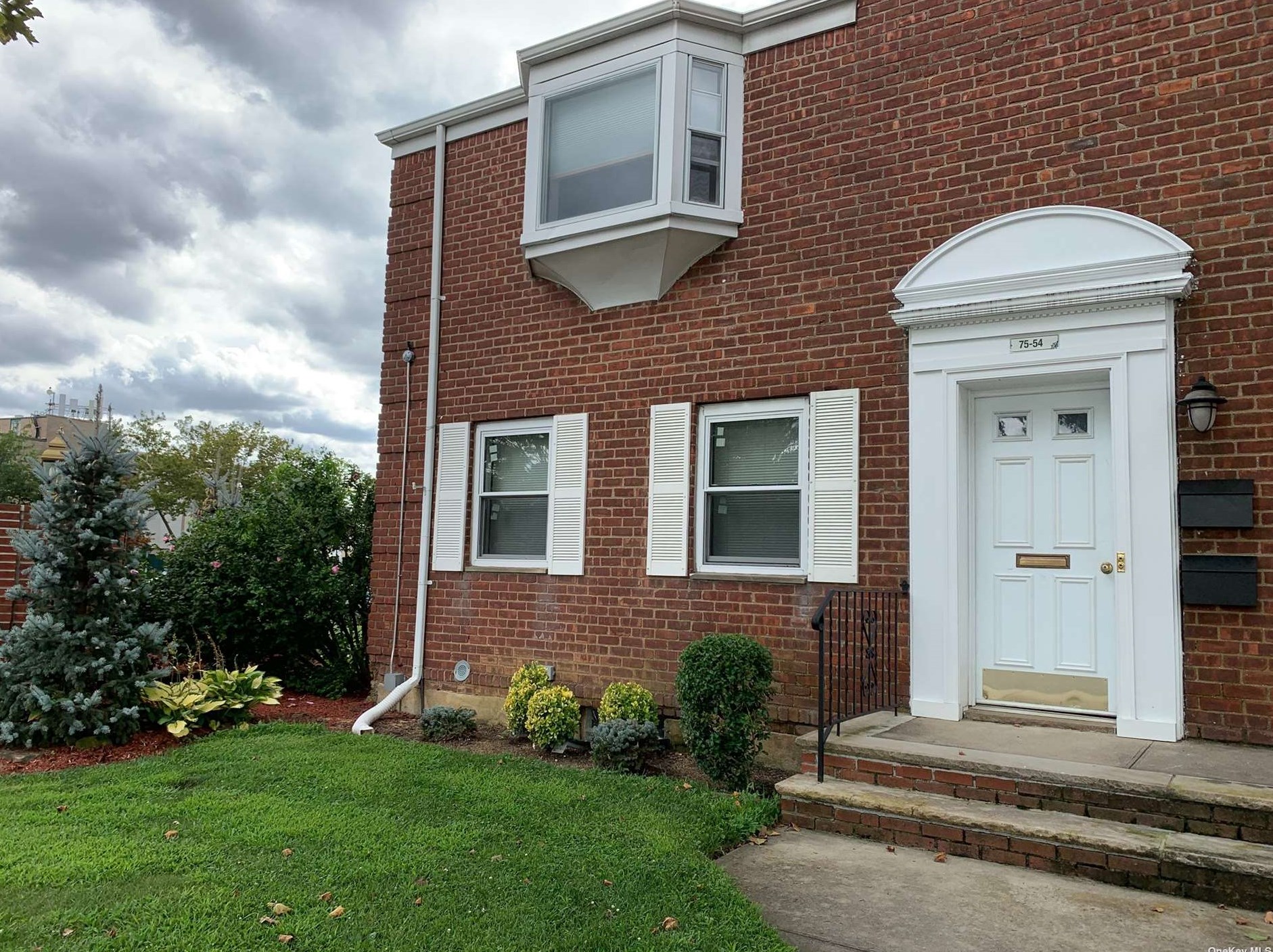 75-54 255th St #a-2, Floral Park, NY 11004