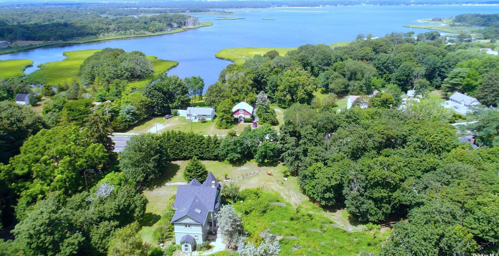 1227 Flanders Rd, Northampton, NY 11901-4337