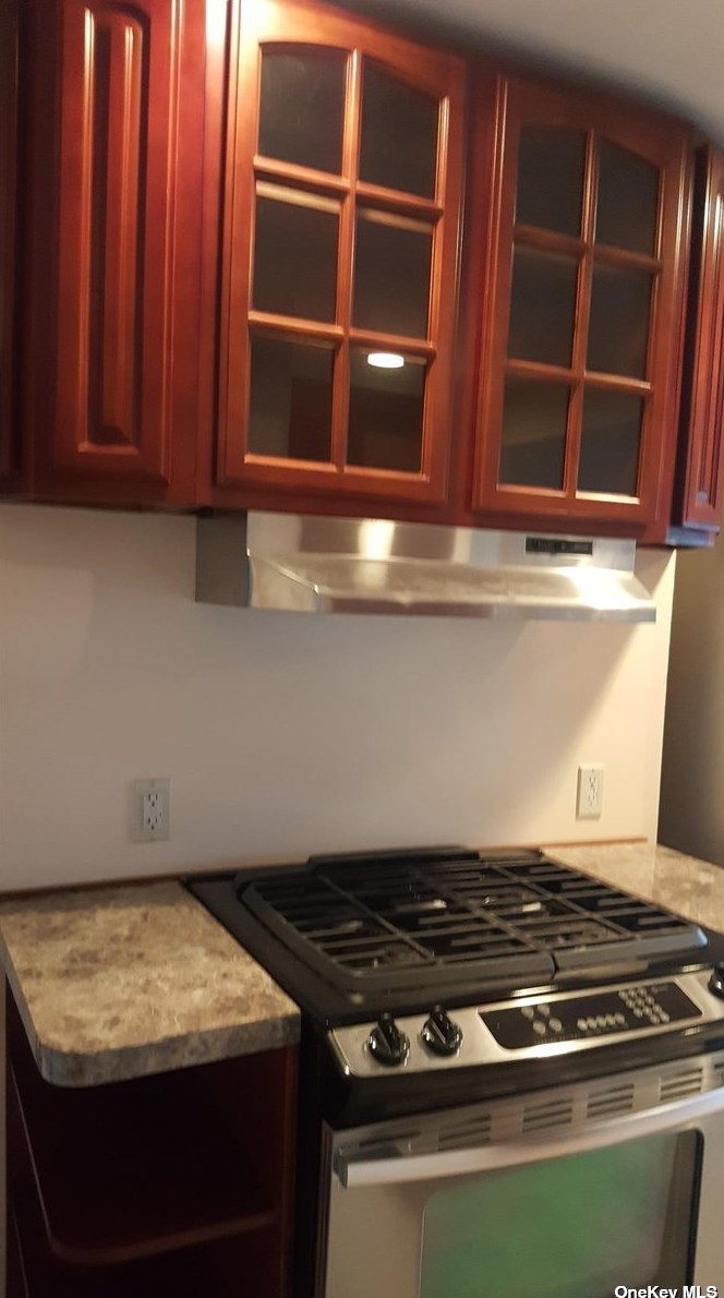 18 Pirates Cv, East Massapequa NY  11758-7727 exterior