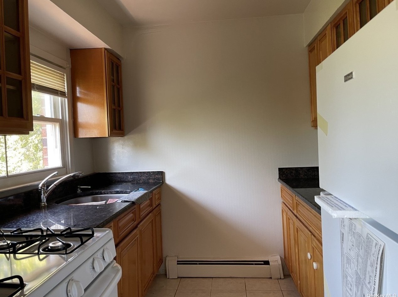 400 N Corona Ave Apt B11, Valley Stream, NY 11580