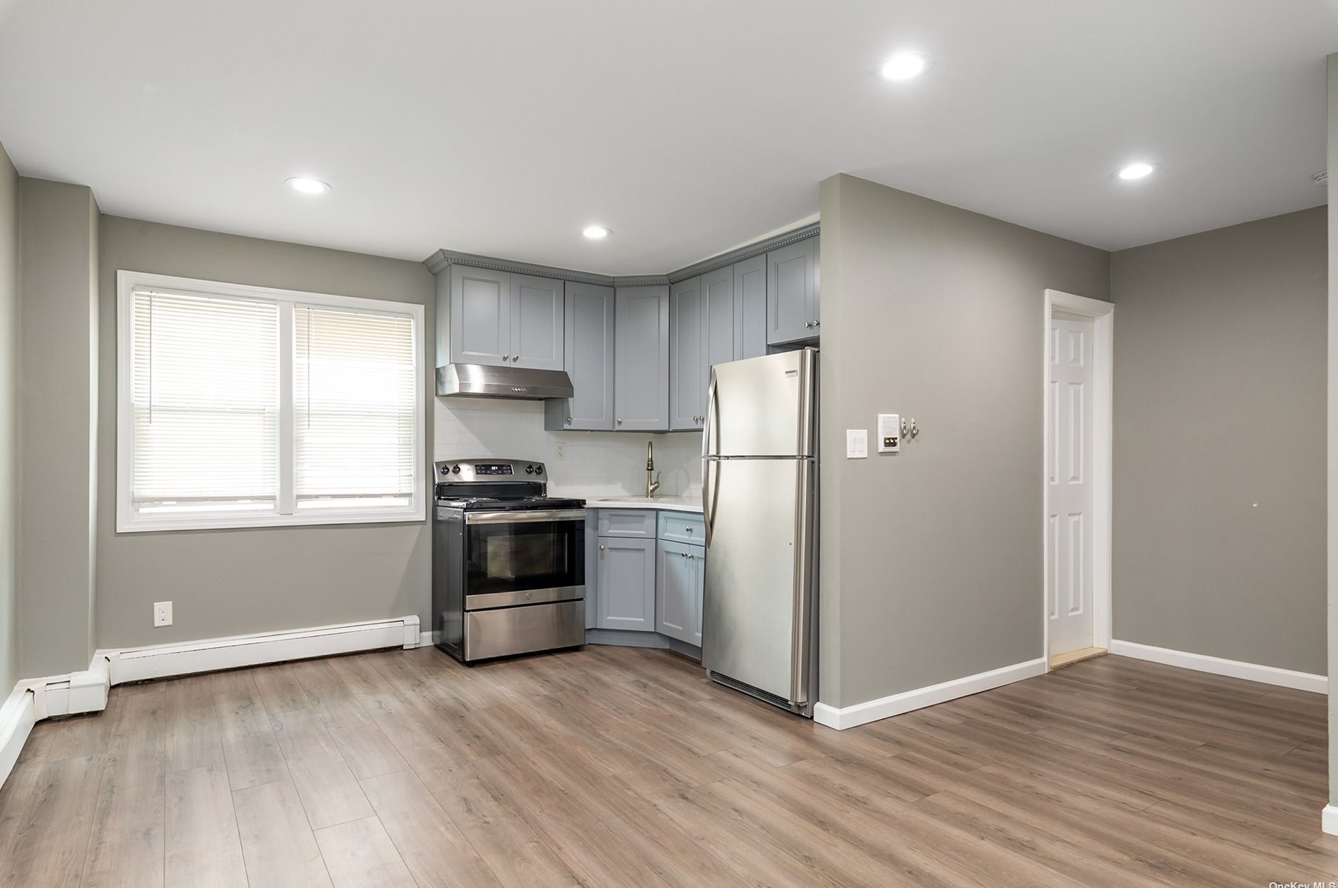 219 Willis Ave, Garden City, NY 11501