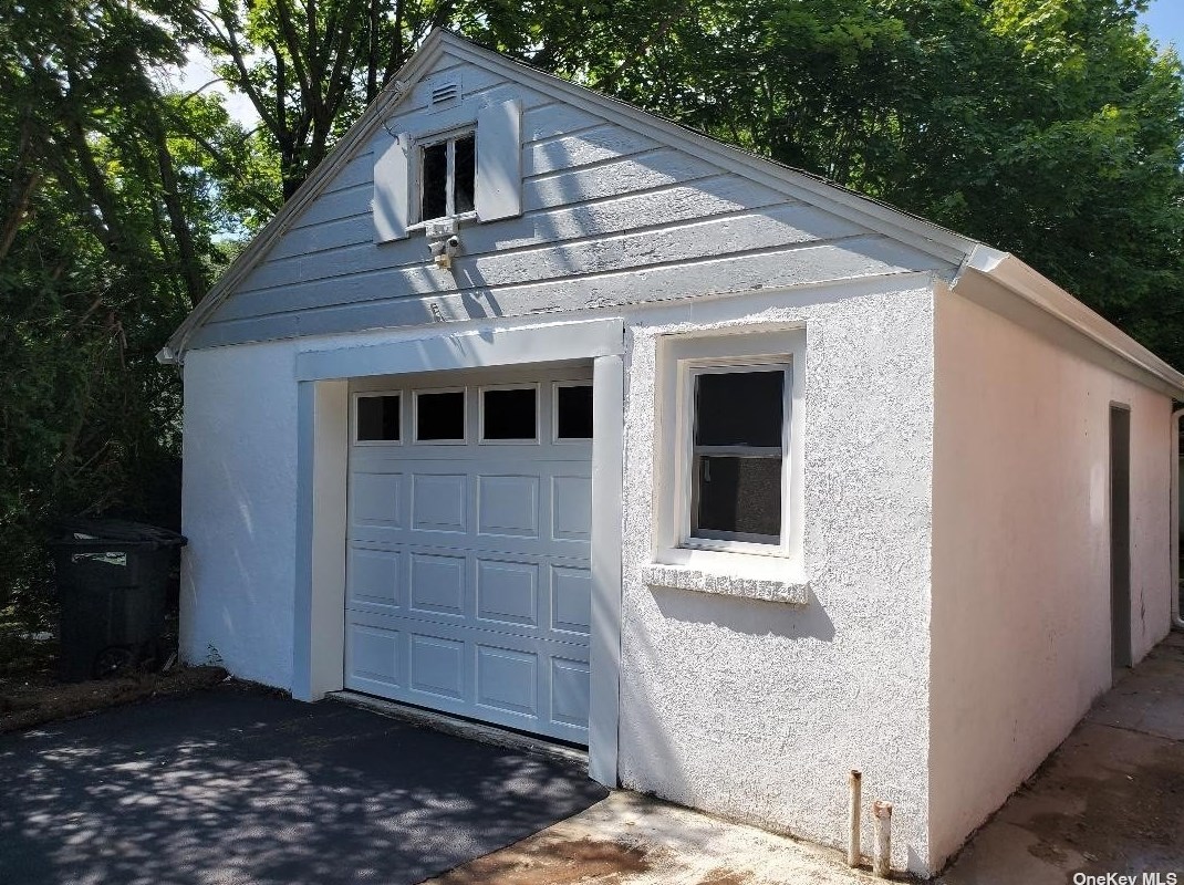 13 Merrick Rd, Smith Point NY  11967-2353 exterior