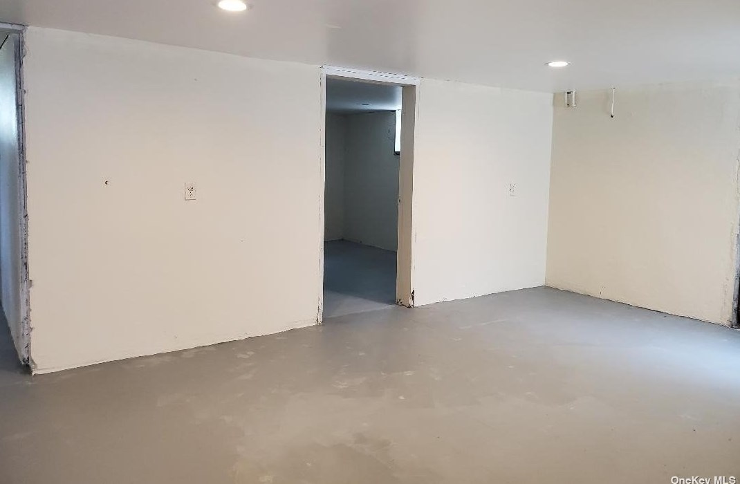 13 Merrick Rd, Smith Point NY  11967-2353 exterior