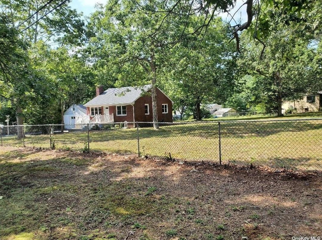 13 Merrick Rd, Smith Point, NY 11967