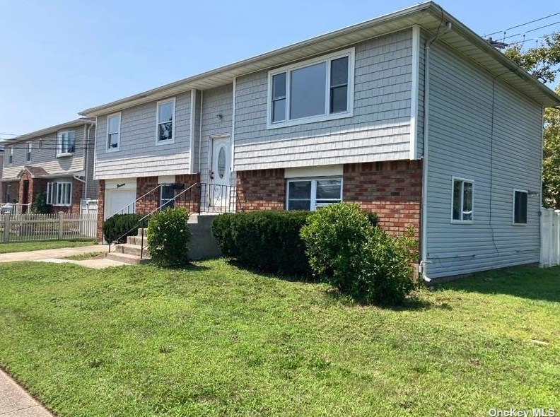 19 Lambert Ave, Farmingdale, NY 11735
