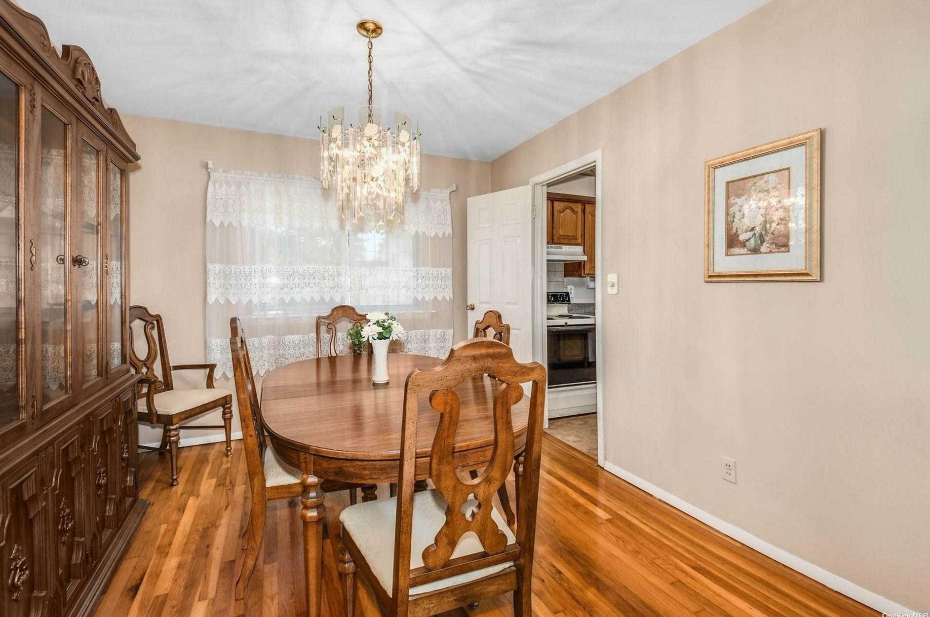 11 Comanche Ln, Commack NY 11725-4606 exterior