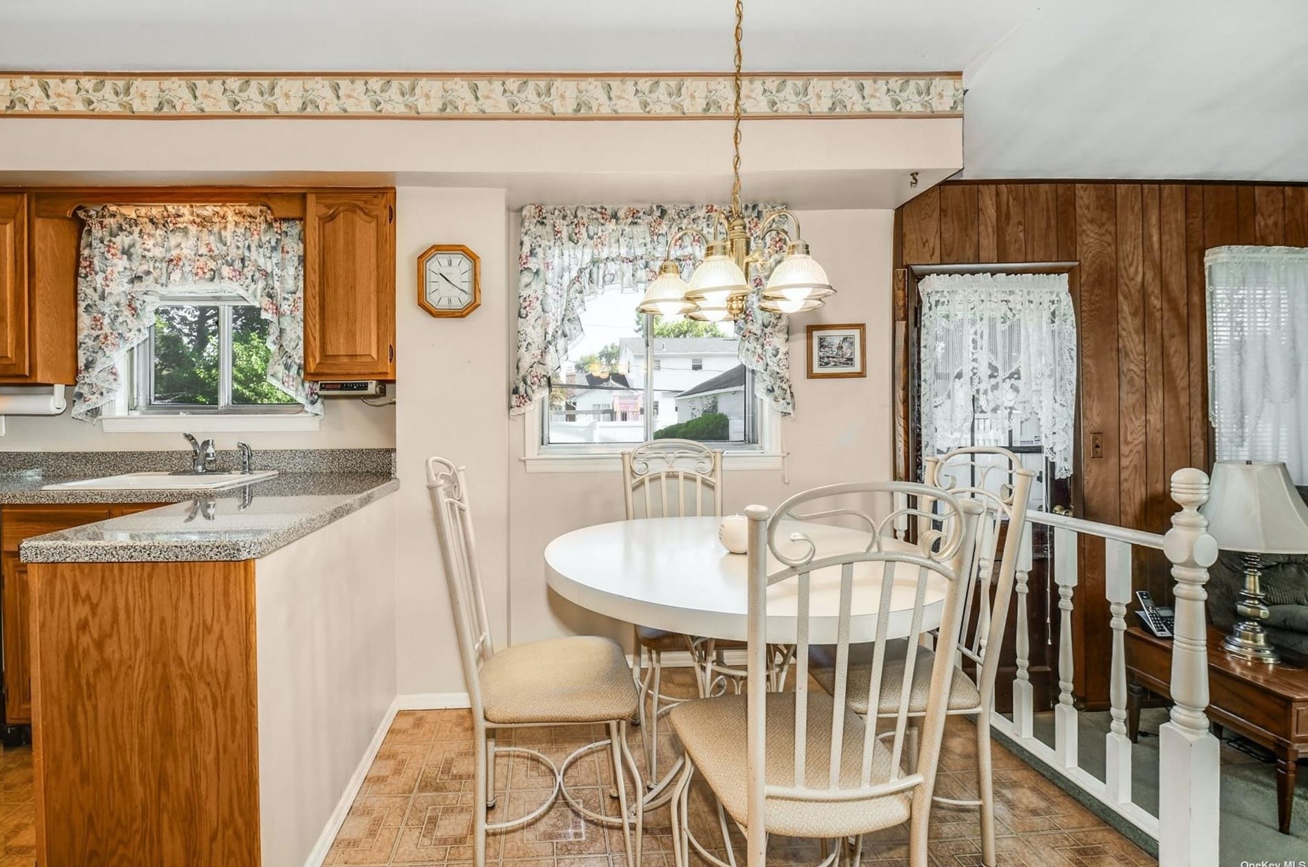 11 Comanche Ln, Commack NY 11725-4606 exterior