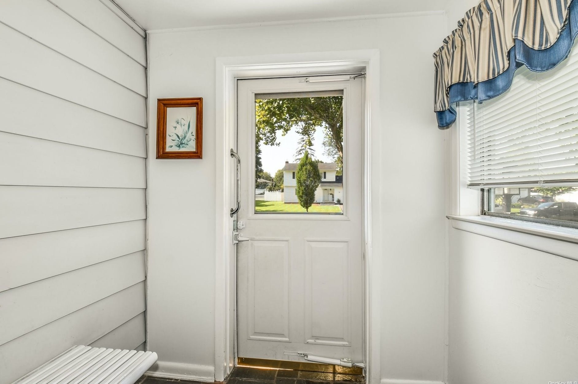 11 Comanche Ln, Commack NY  11725-4605 exterior