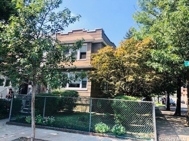 69-02 68th St, Flushing, NY 11385-1239