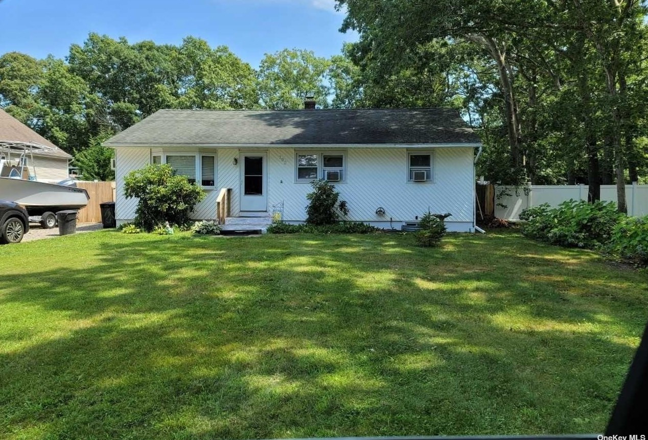 193 Van Buren St, Manor Park, NY 11950