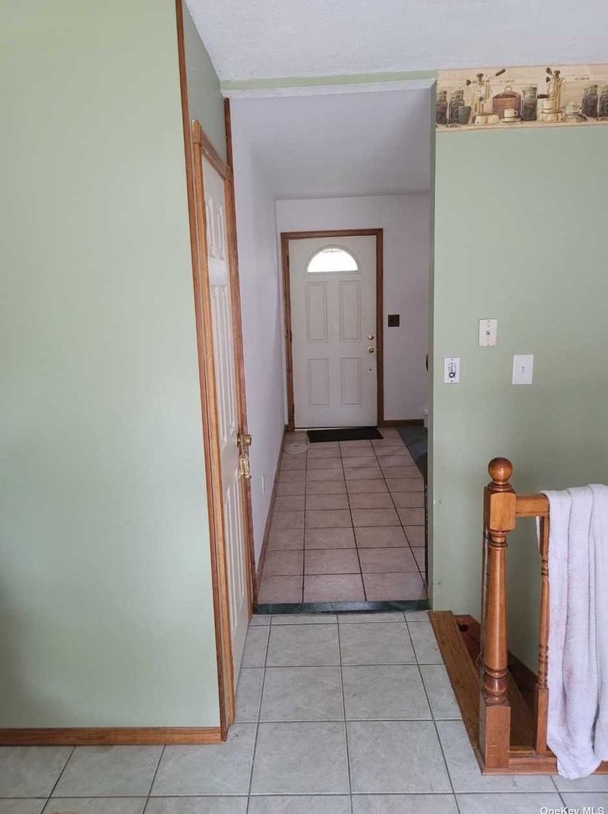 193 Van Buren St, Manor Park NY  11950-4109 exterior