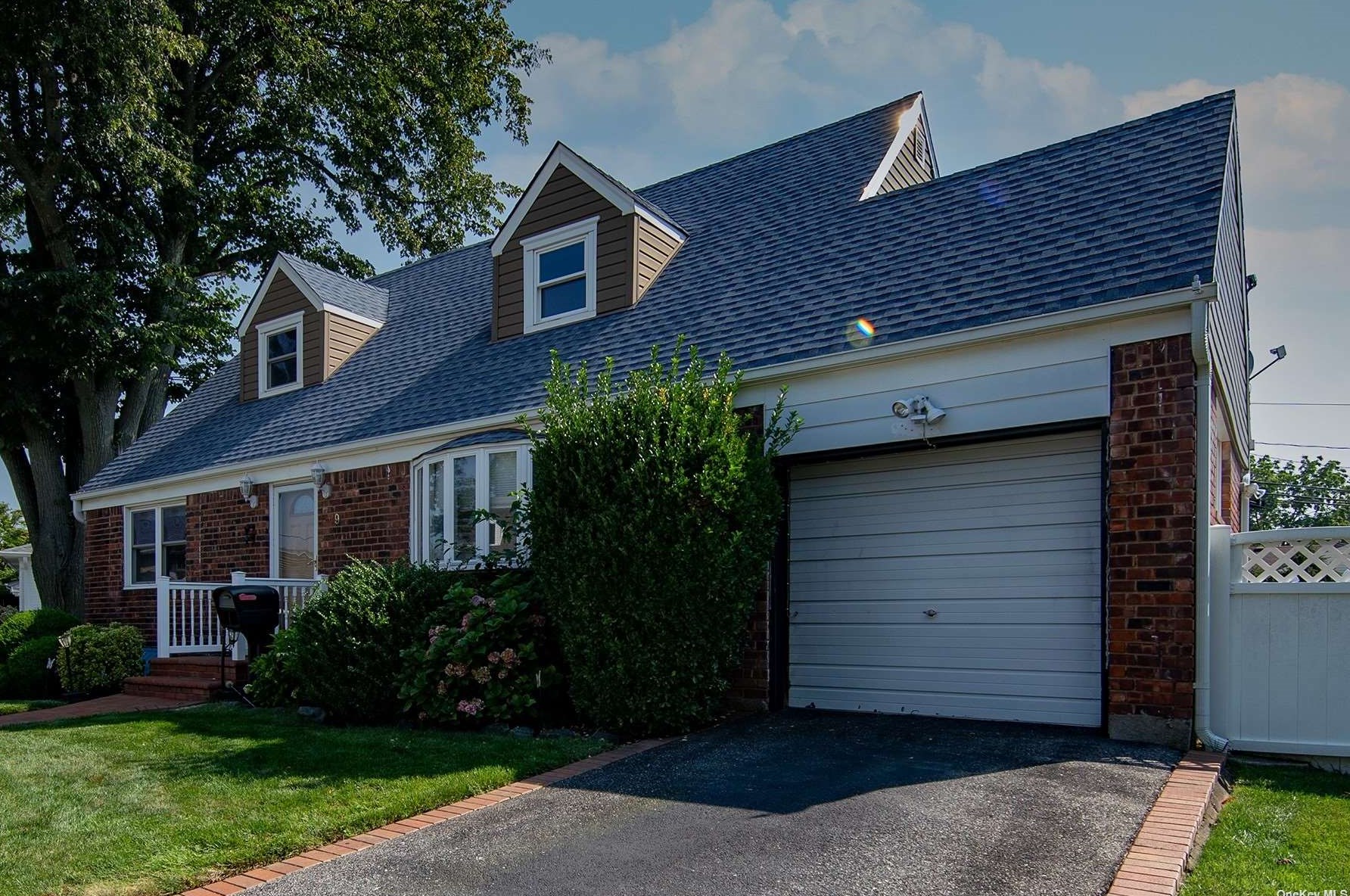 9 Harold Rd, Hicksville, NY 11803-3907