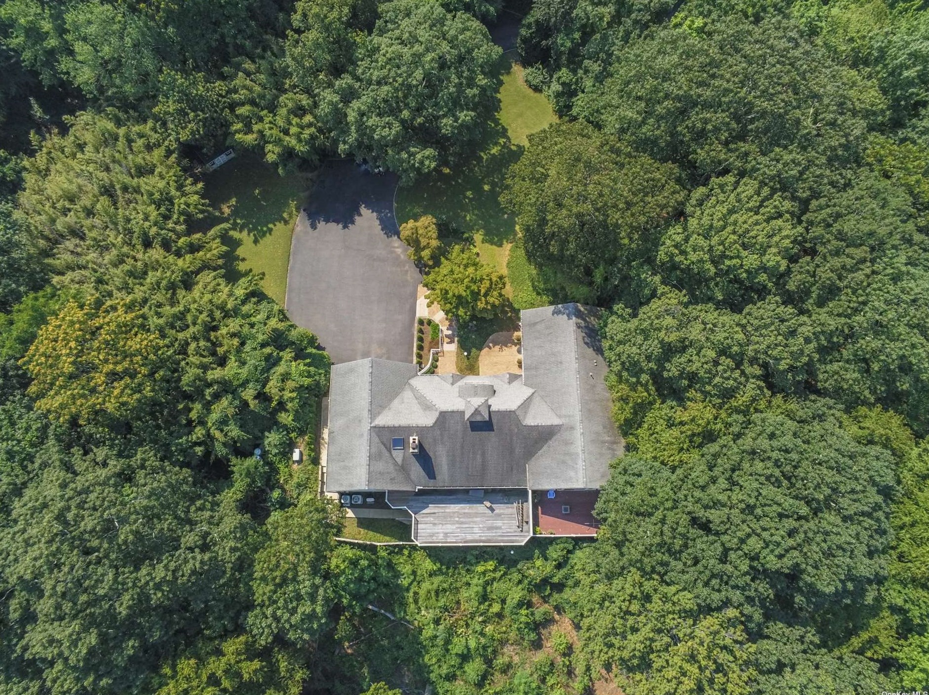 2 Centershore Rd, Center Port, NY 11721