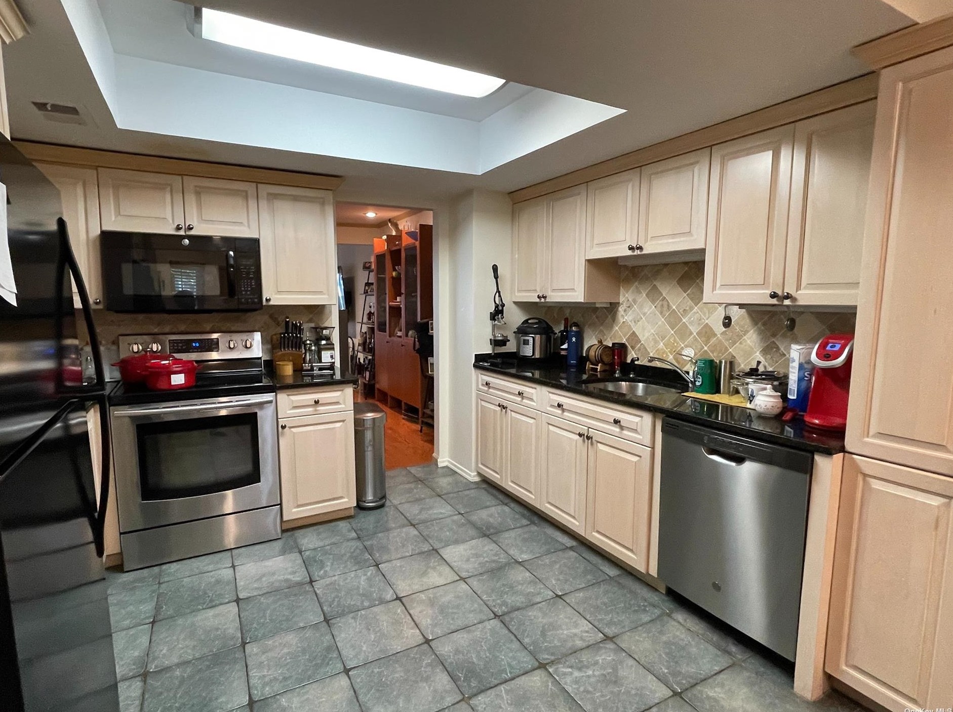 211 Summit Way, Syosset NY  11791-4318 exterior