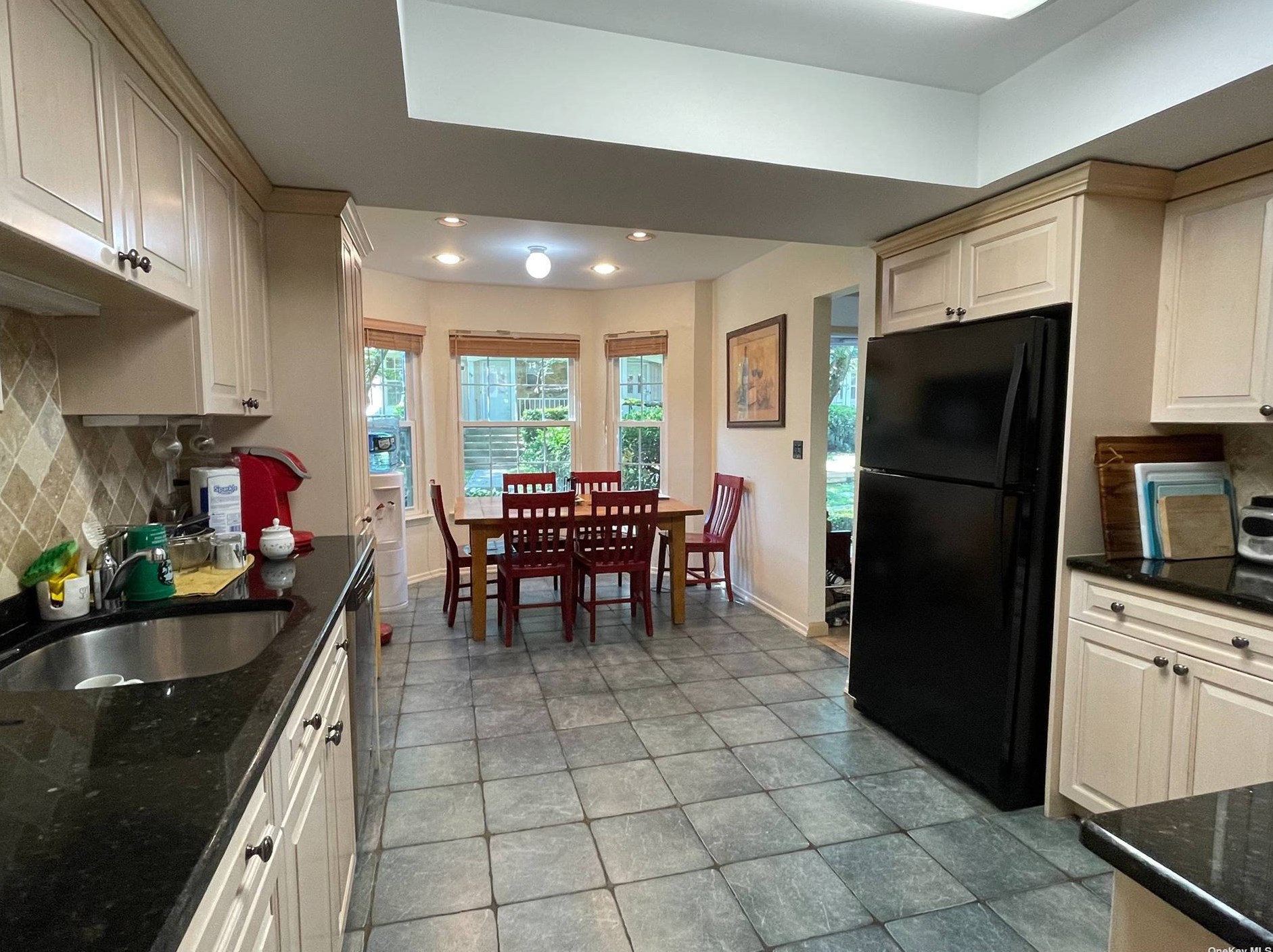 211 Summit Way, Syosset NY  11791-4318 exterior