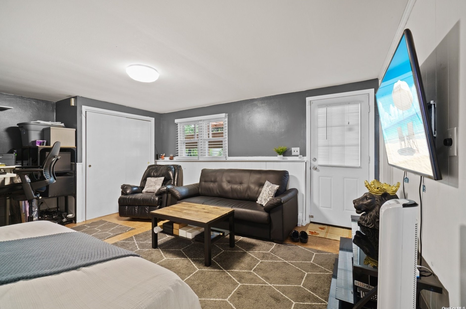 17 Lawrence Ct, Hicksville NY exterior