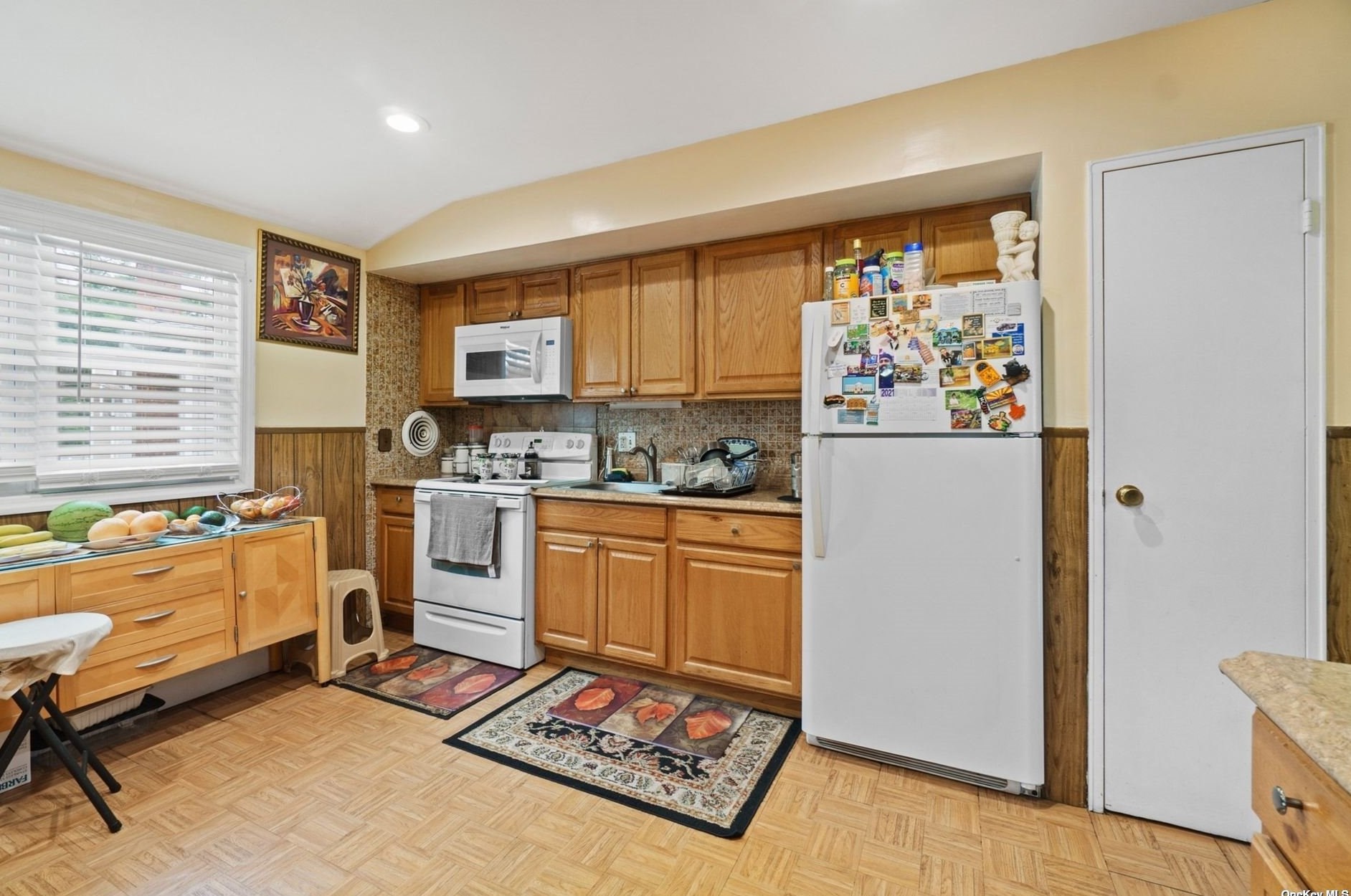 17 Lawrence Ct, Hicksville NY exterior