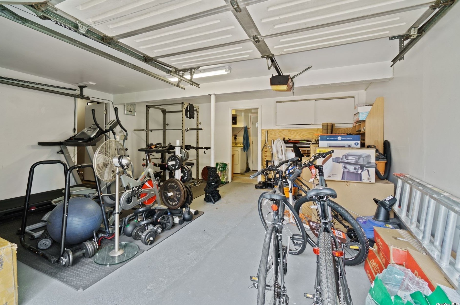 17 Lawrence Ct, Hicksville NY exterior