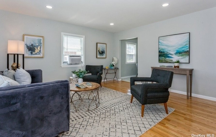 50 Circle Dr, Hempstead, NY 11550