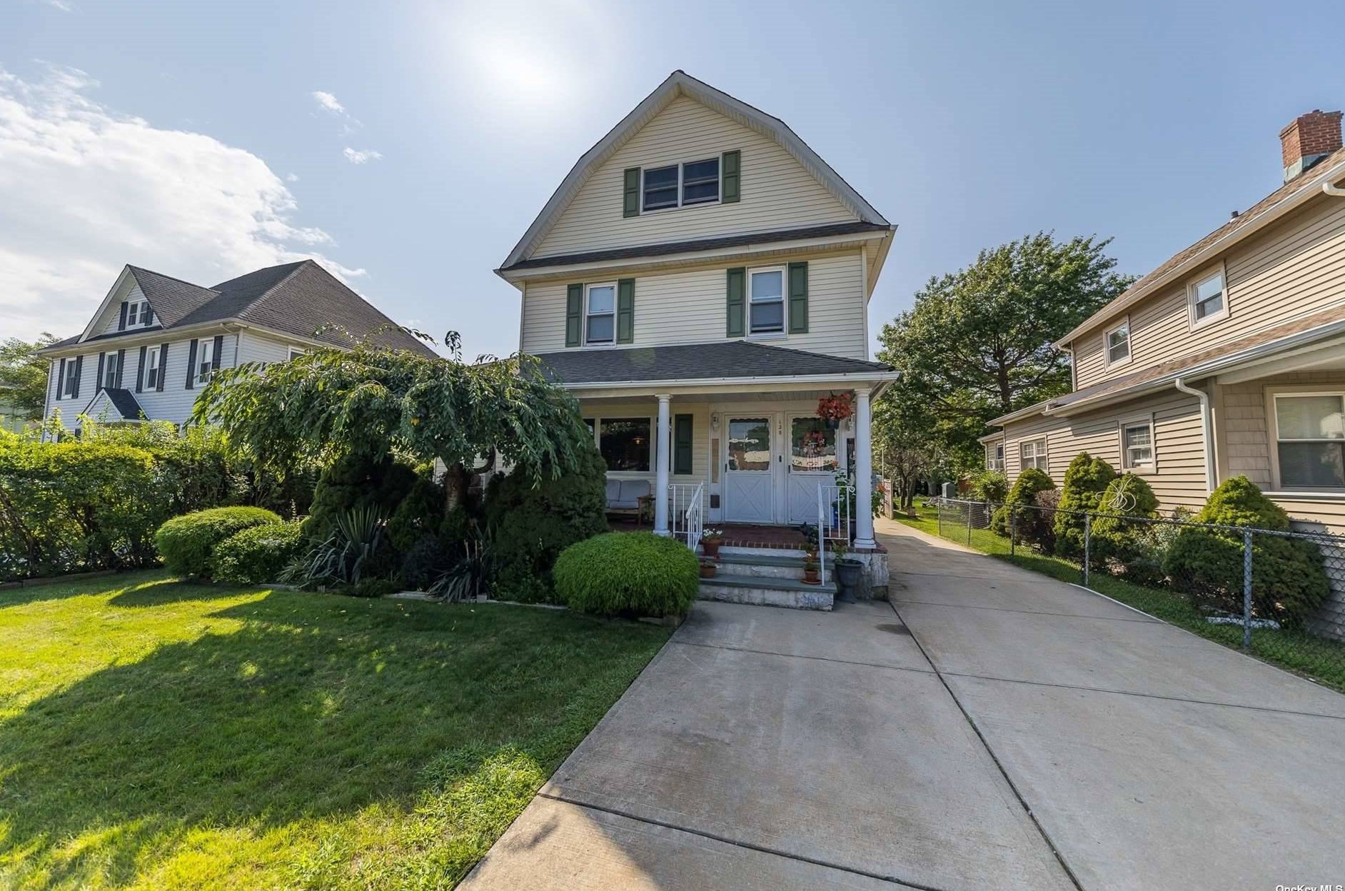 138 N Forest Ave, Rockville Centre, NY 11570