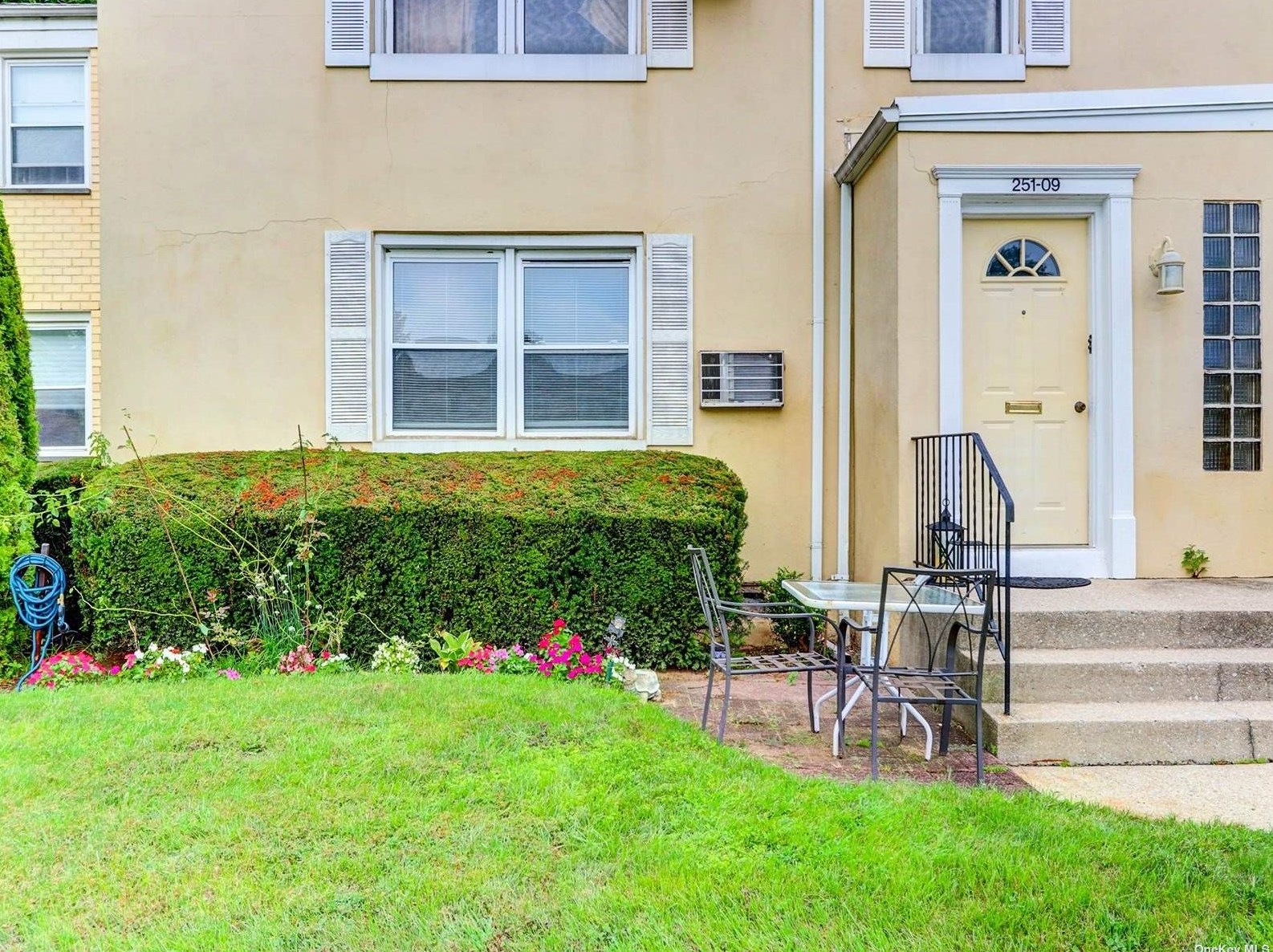 251-09 71st Rd #lower, Jamaica, NY 11426