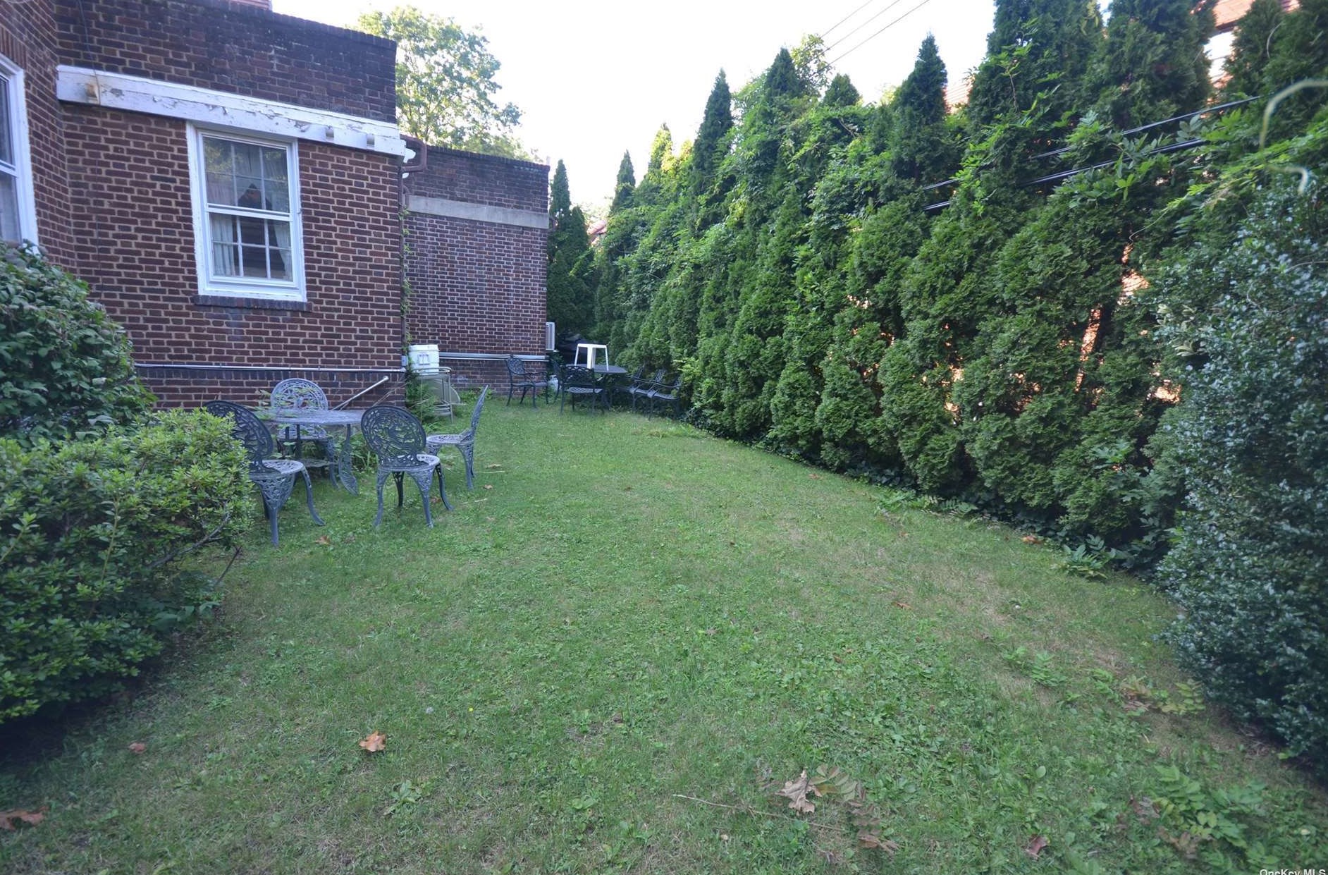 68 Greenway, Flushing, NY 11375-6045