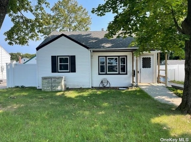 41 Louis Ave, Canaan Lake, NY 11772-1711