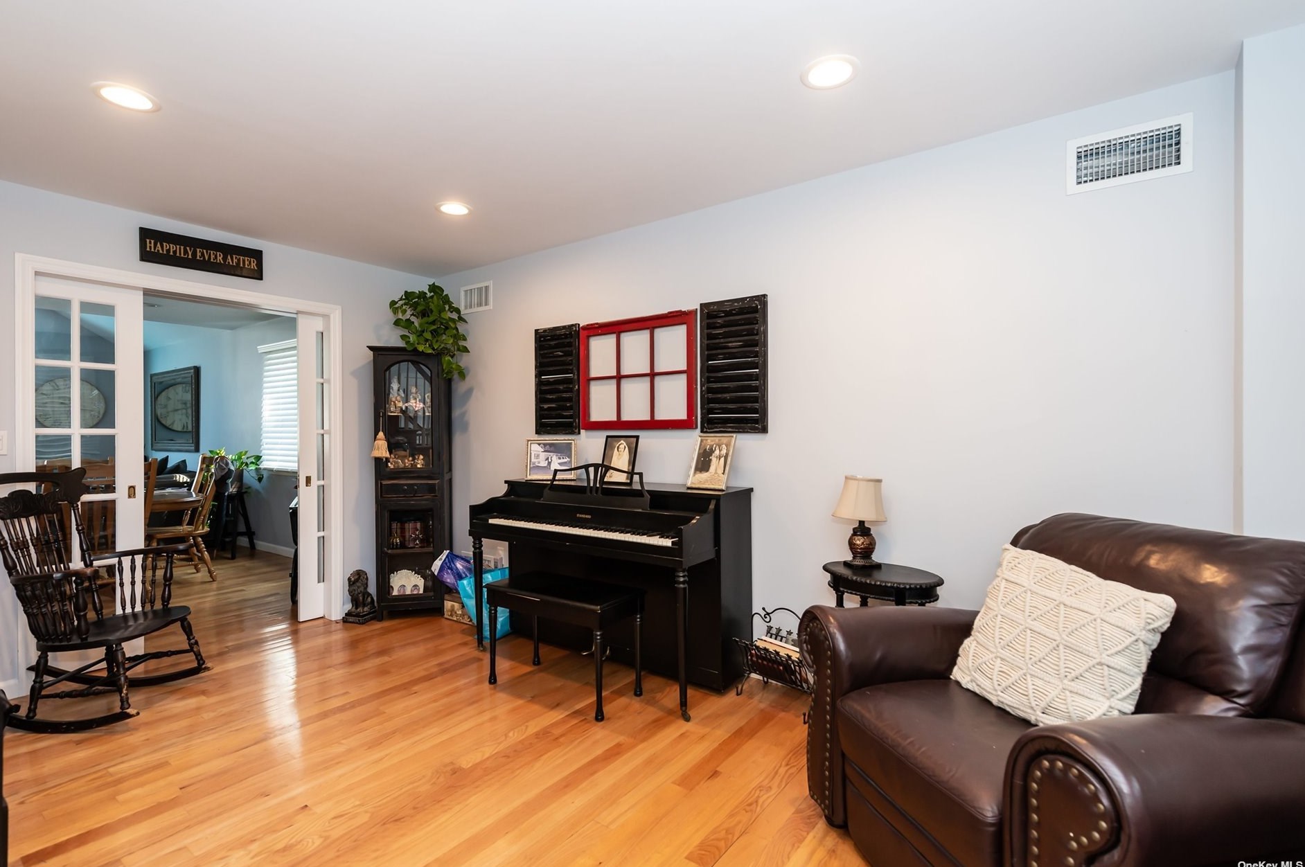 99 Titus Ave, Carle Place, NY 11514-1314