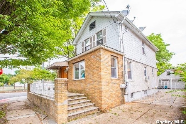 61-11 169th St, Flushing, NY 11365-4111