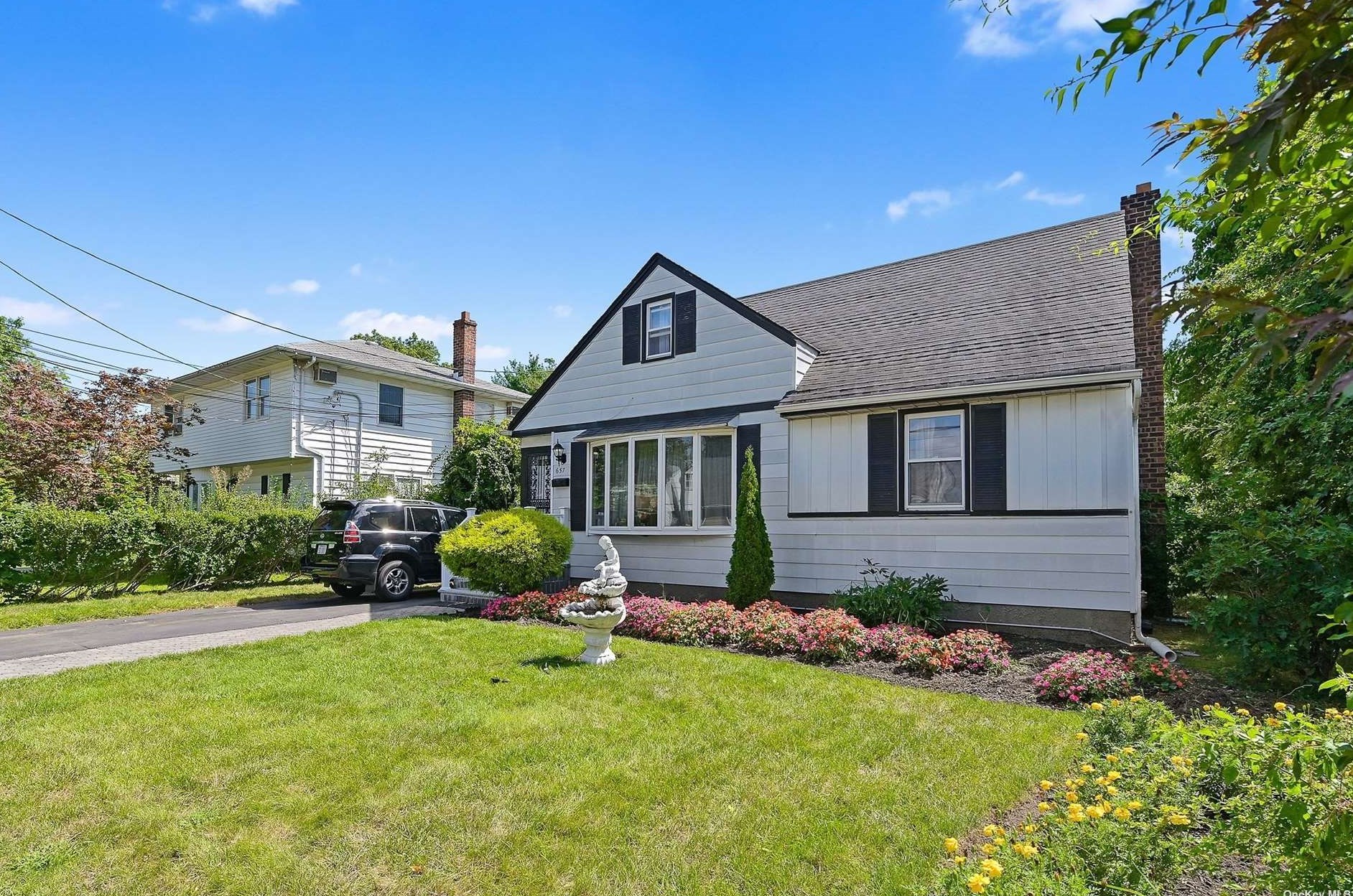 657 Winthrop Dr, Hempstead, NY 11553-3024