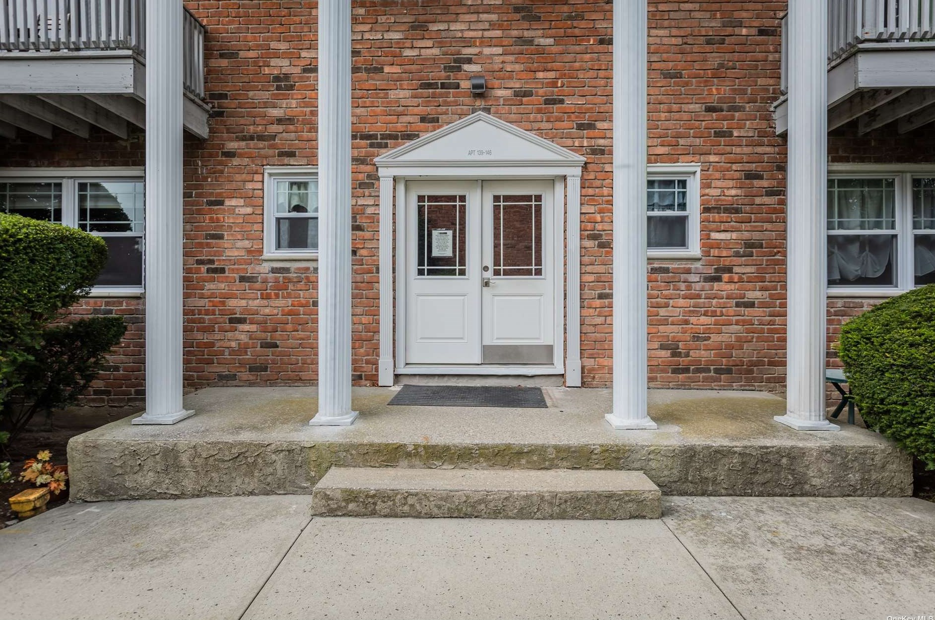 140 Fairharbor Dr, Canaan Lake, NY 11772-3332
