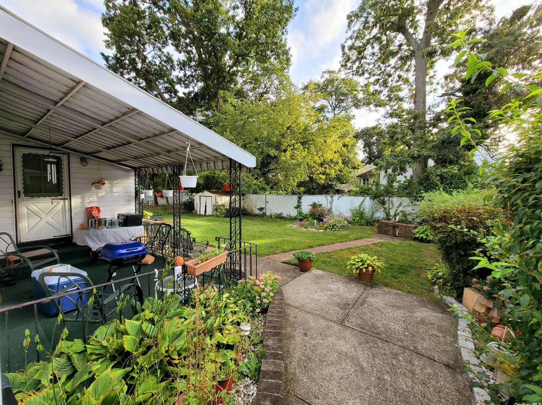 786 Northgate Dr, Hempstead, NY 11553-3020
