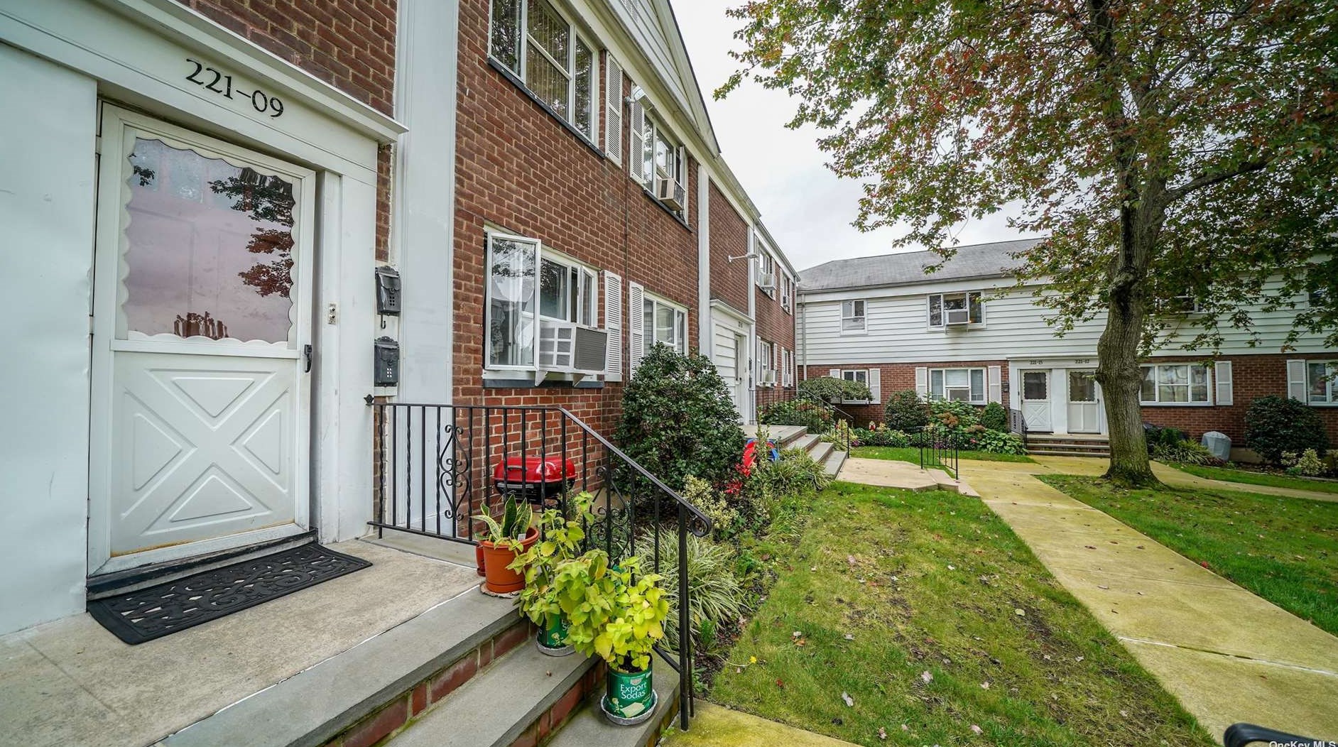 221-09 Braddock Ave #lower, Jamaica, NY 11427