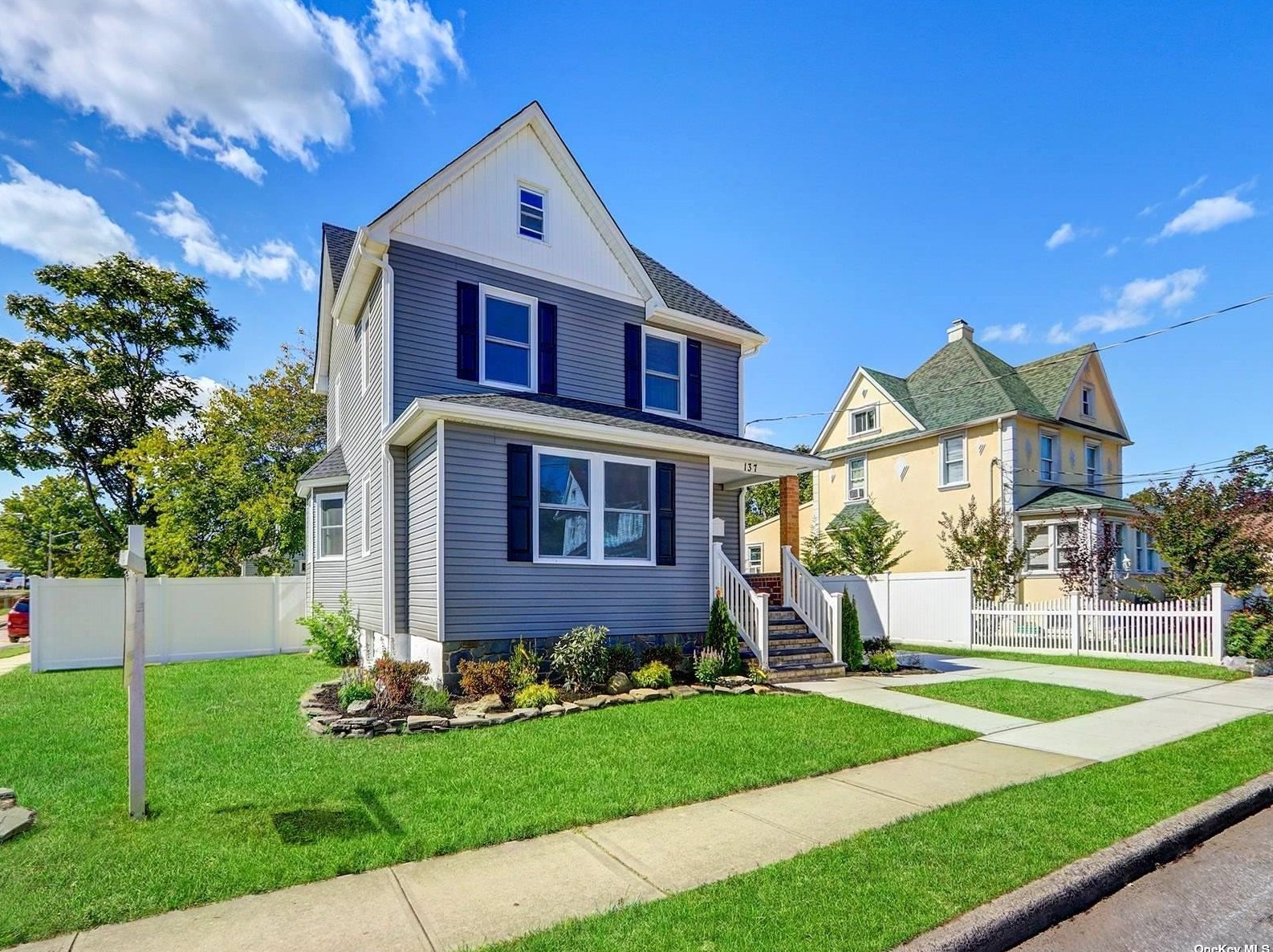 137 Jay St, Freeport, NY 11520-2224