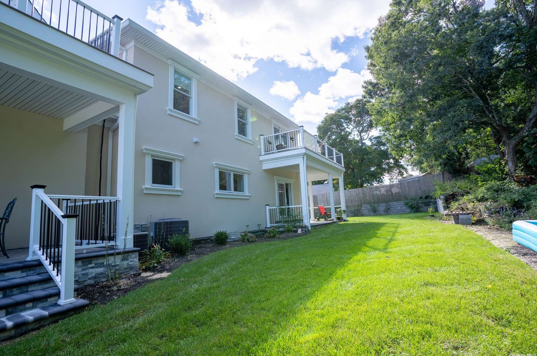 64 Highview Dr, Selden NY  11784-2719 exterior