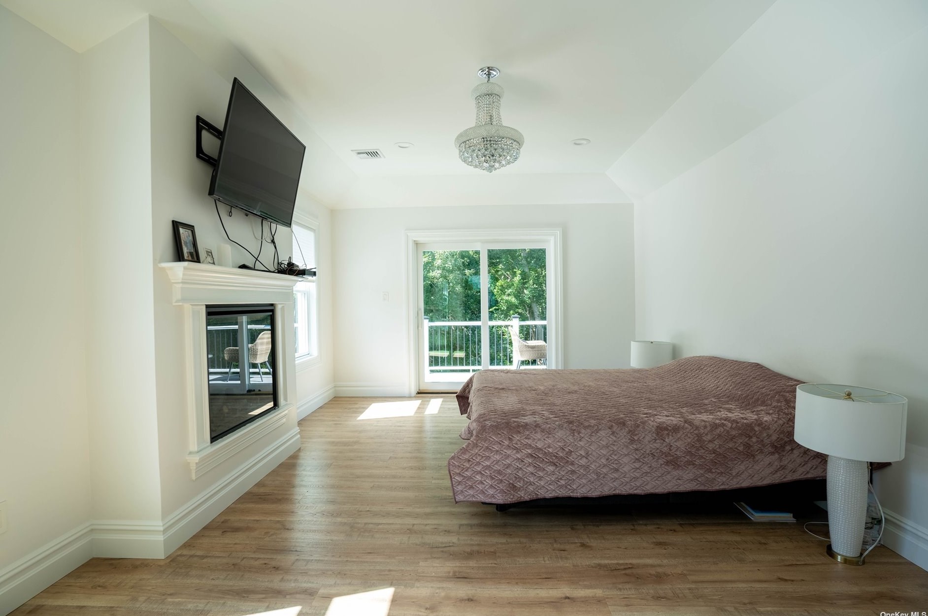 64 Highview Dr, Selden NY  11784-2719 exterior