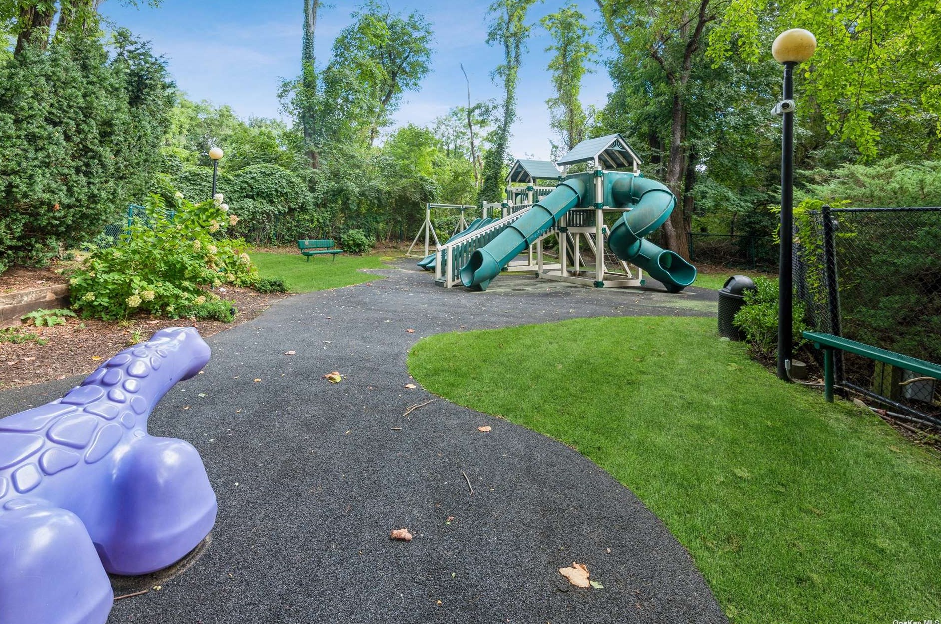 60 The Glade, Syosset NY  11791-4309 exterior