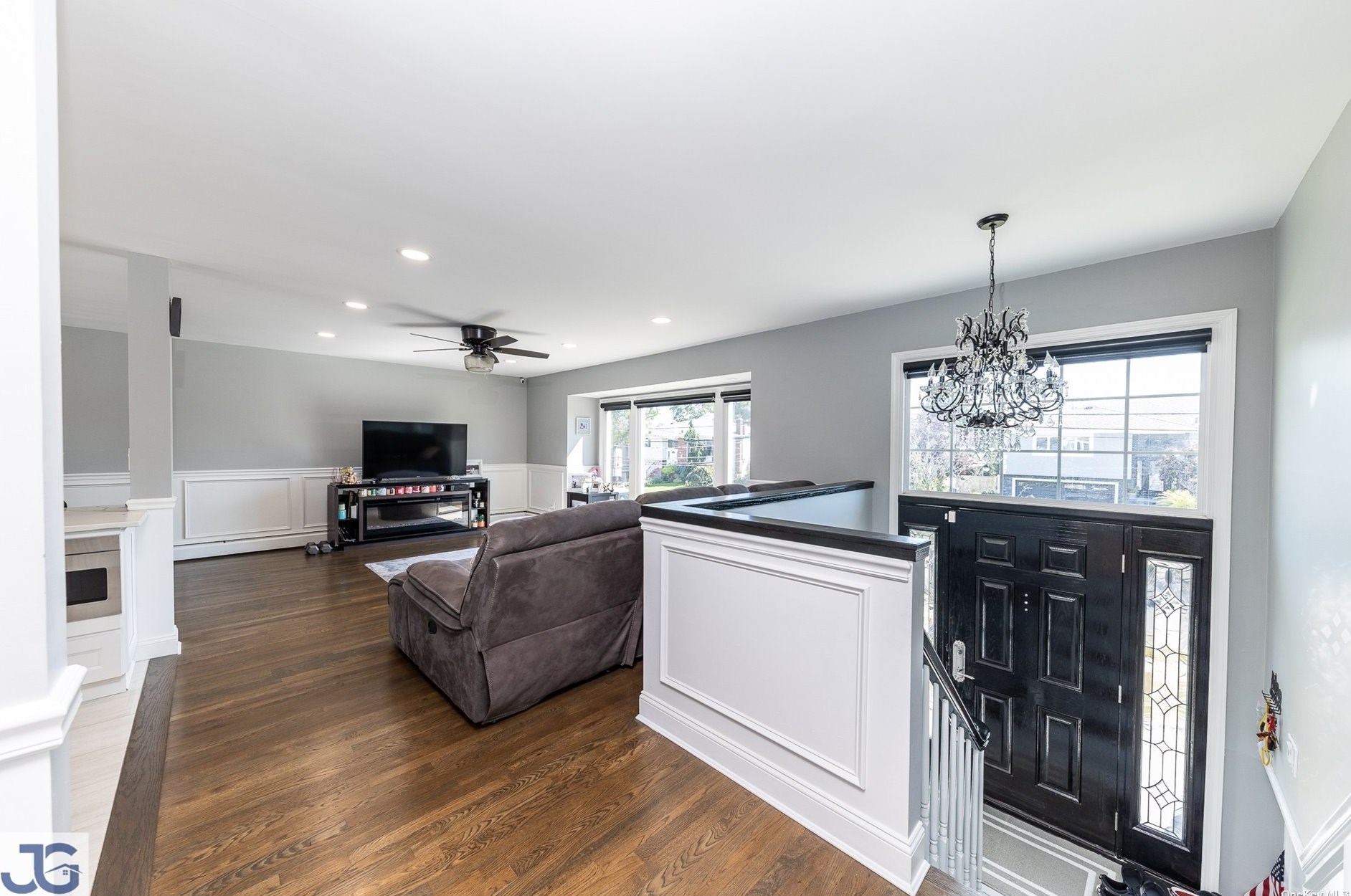 570 Links Dr, Rockville Centre, NY 11572-5630