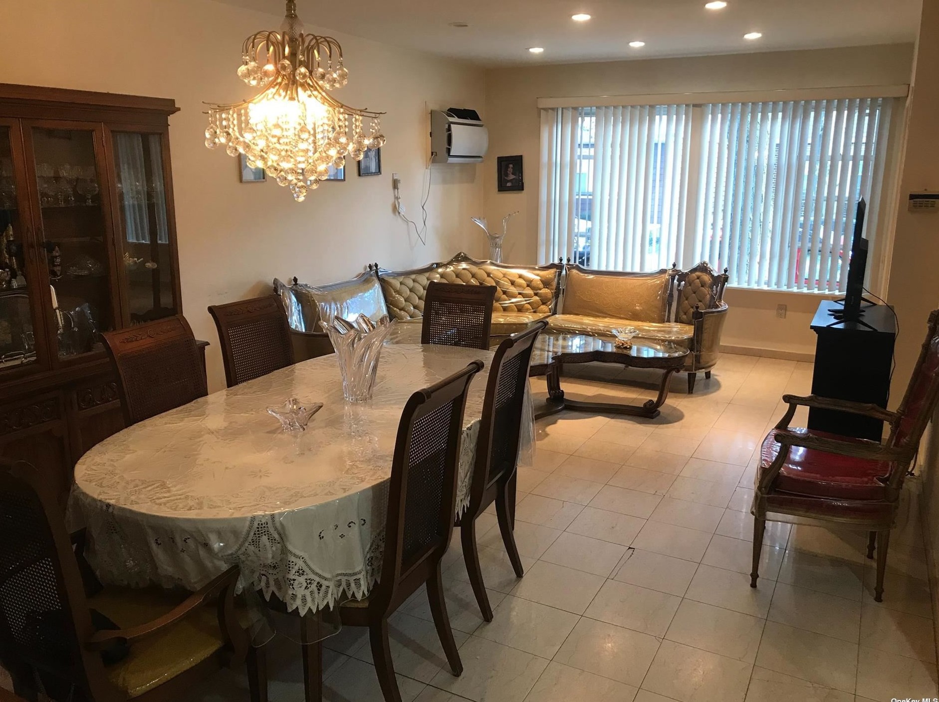 70-30 67th St, Flushing, NY 11385-3777