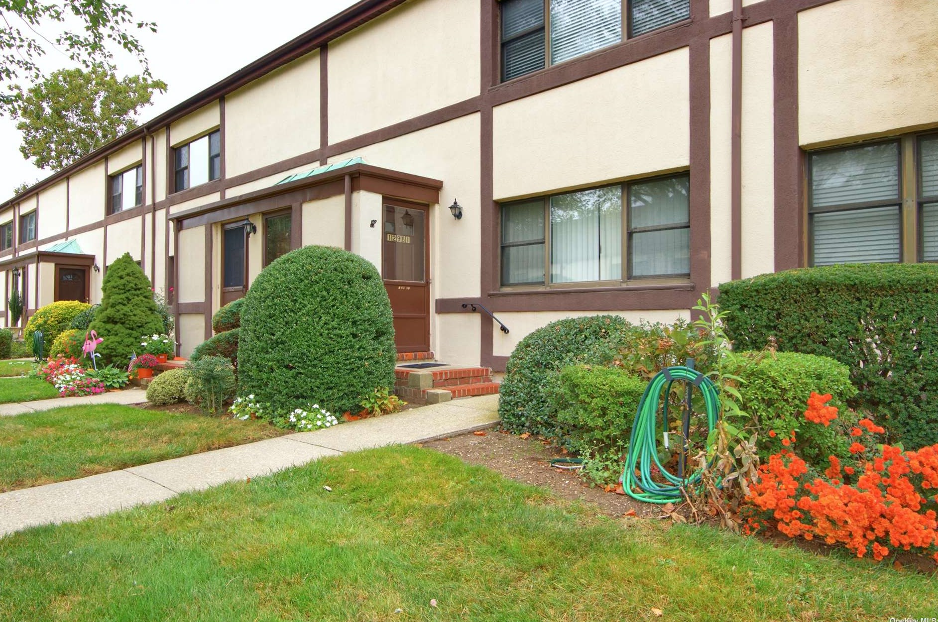 129 15th St, Garden City, NY 11530-1501