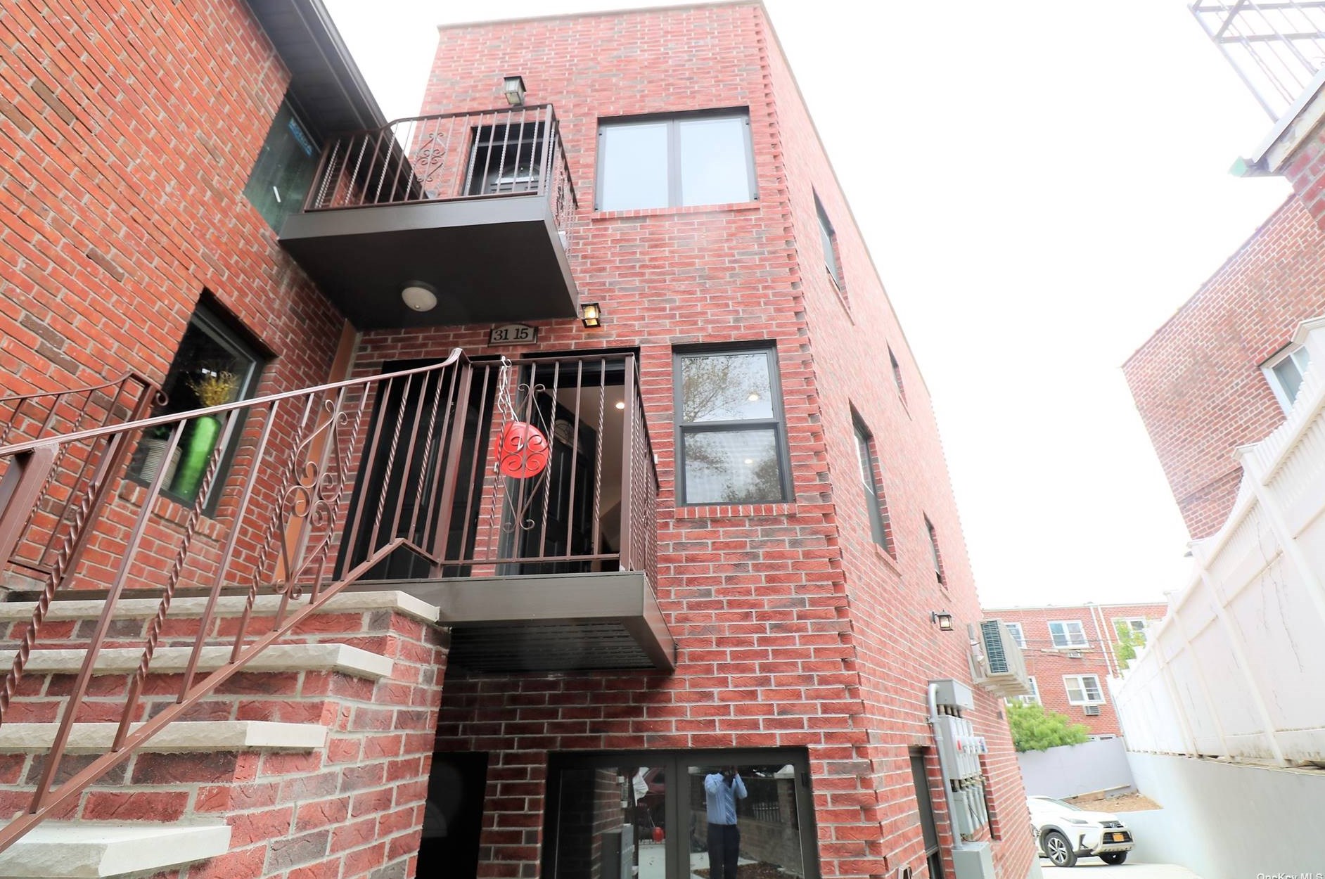 31-15 86th St, Flushing, NY 11369-1028