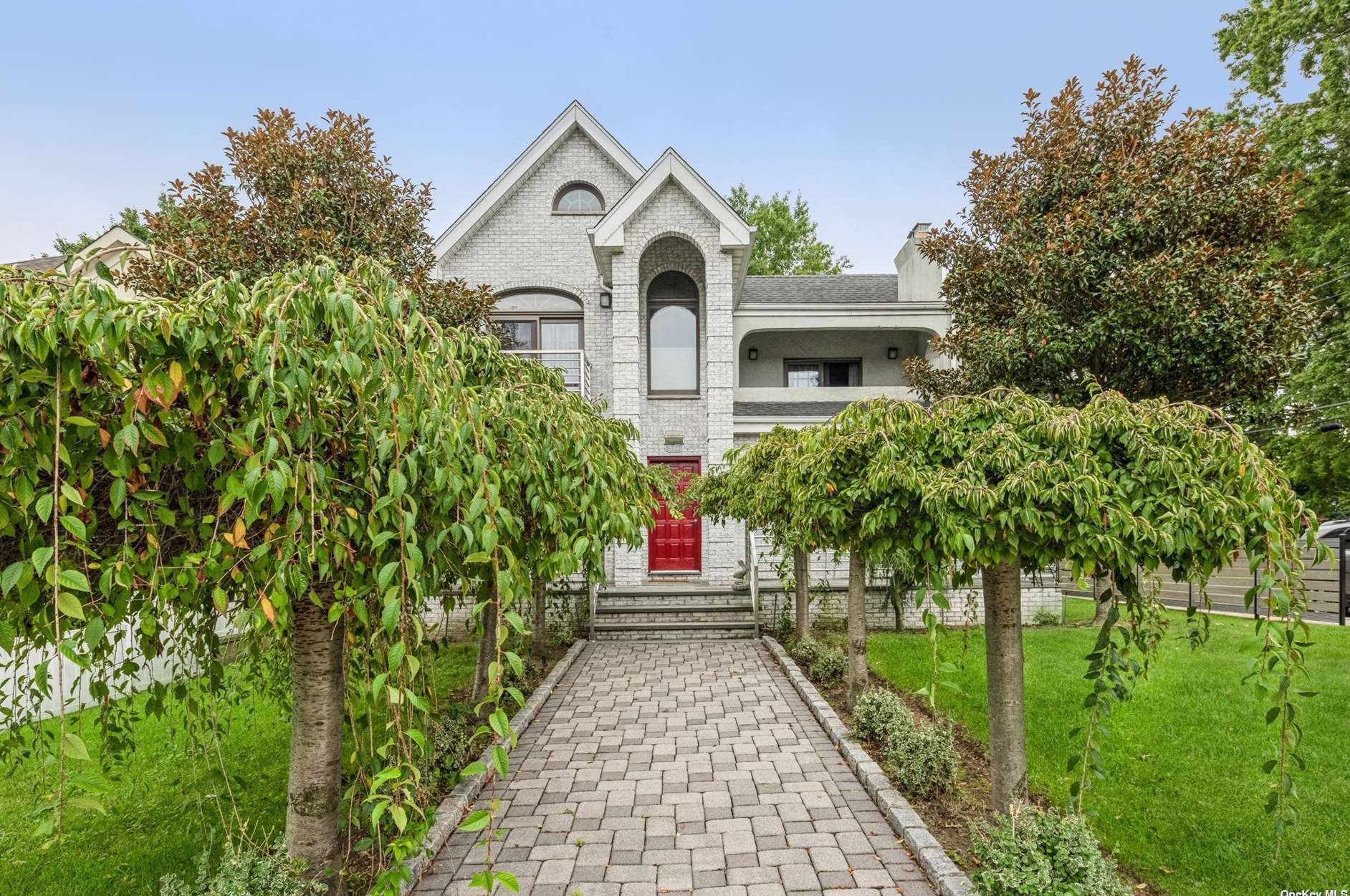 210-04 32nd Ave, Flushing, NY 11361-1924