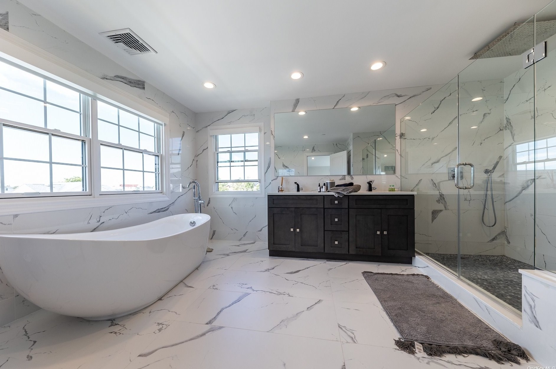 28 Kirkwood St, East Atlantic Beach NY  11561-2611 exterior