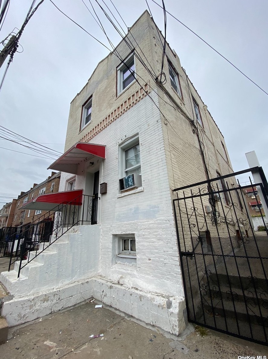 111-57 44th Ave, Flushing, NY 11368-7756