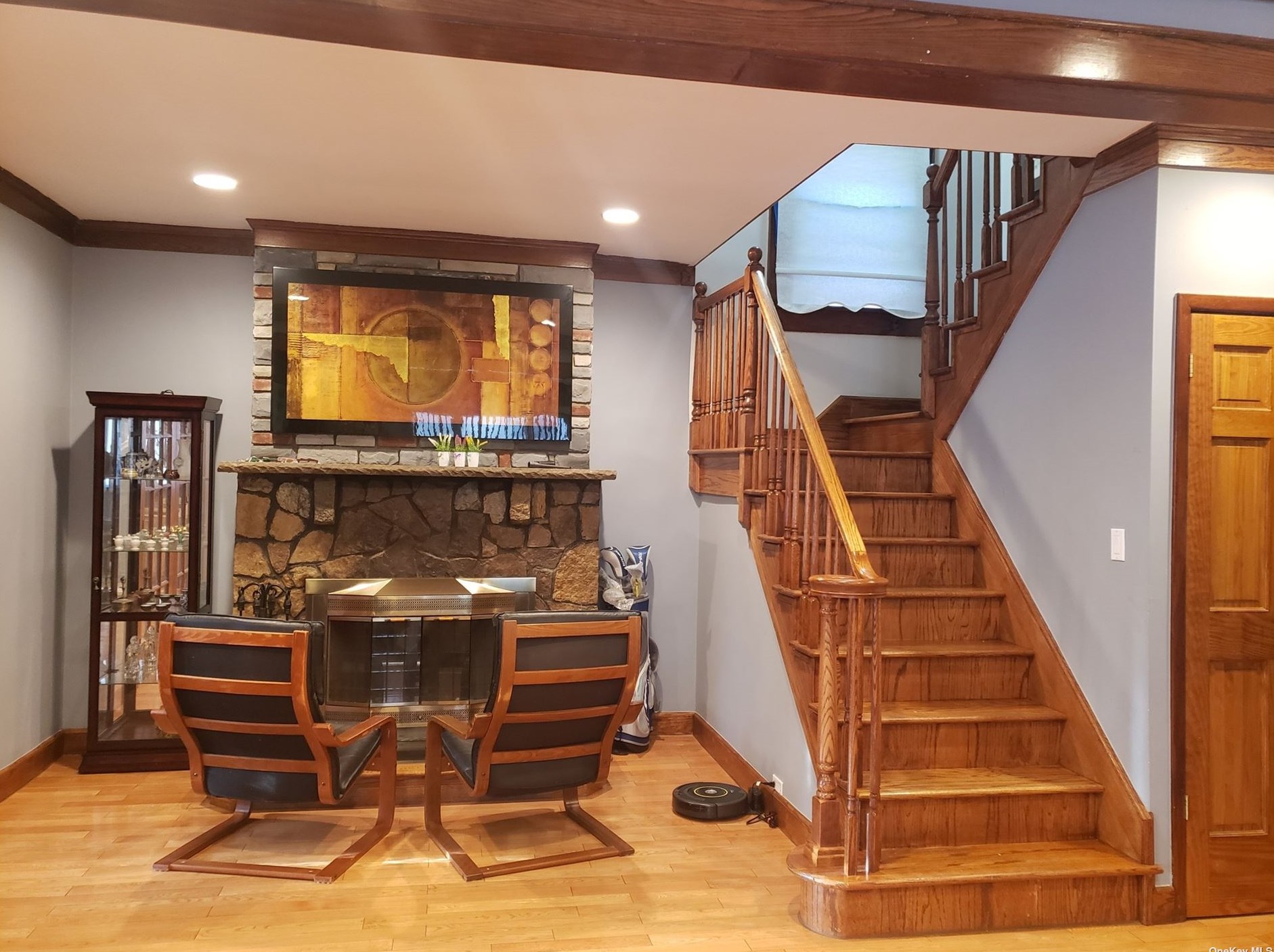 40-19 204th St, Flushing, NY 11361-1344