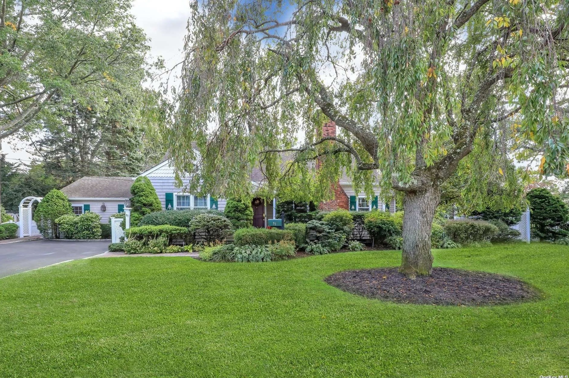 97 Elliman Pl, Syosset, NY 11791-2614