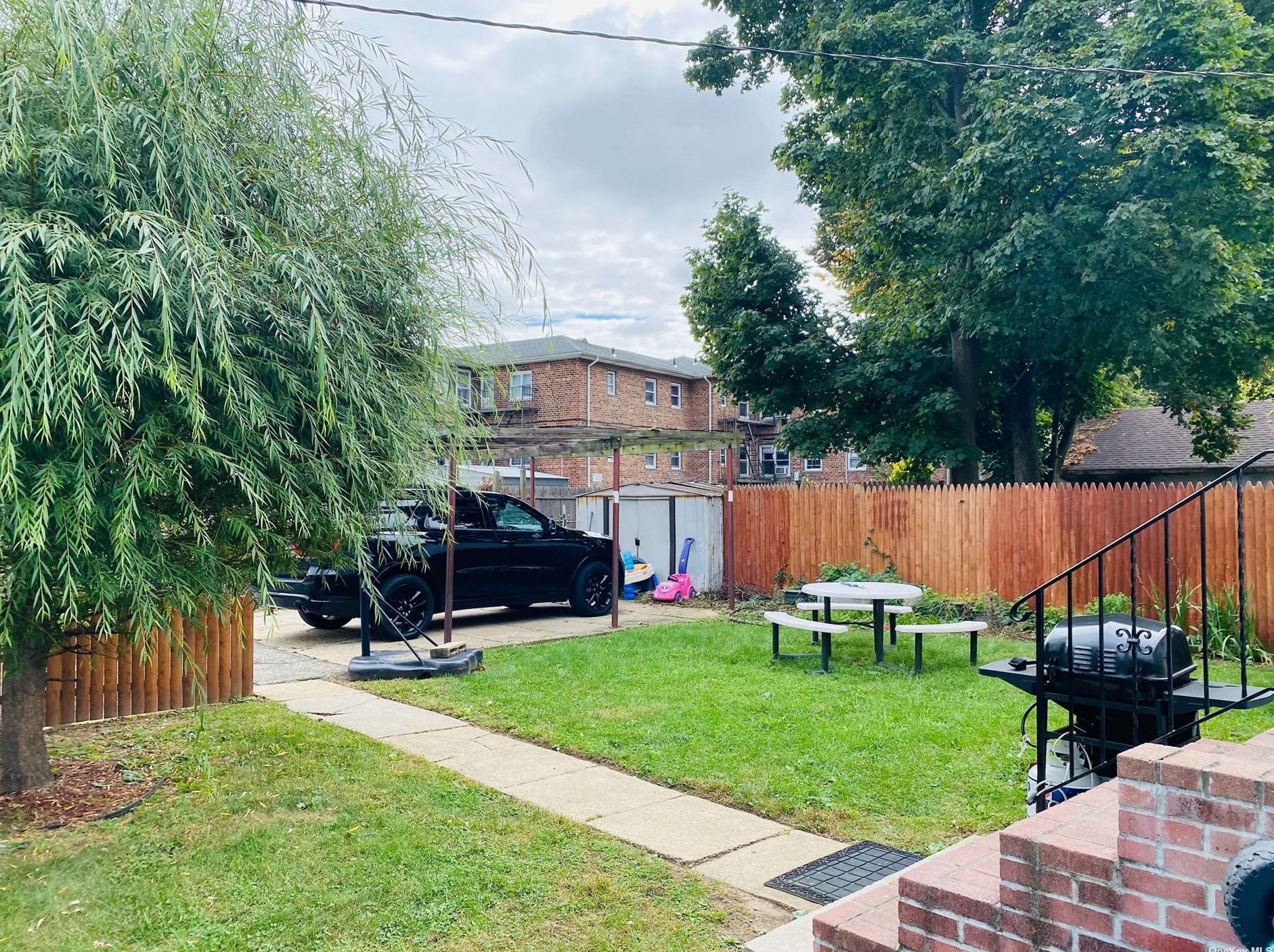 2 Weekes Ave, Hempstead, NY 11550-5036