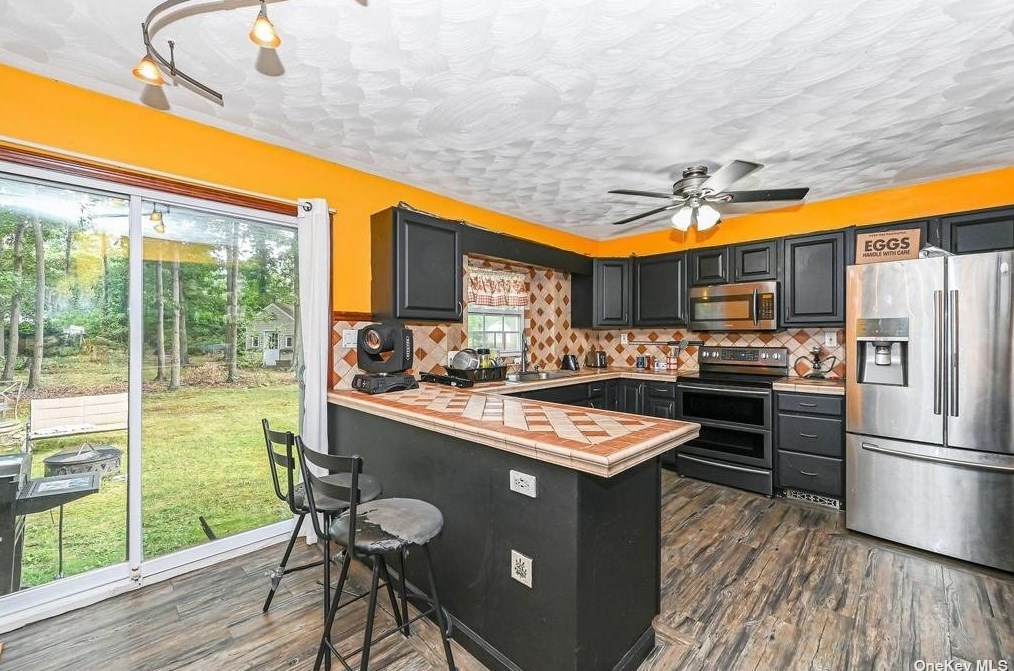 528 Rowlinson Dr, Smith Point NY 11967-1217 exterior