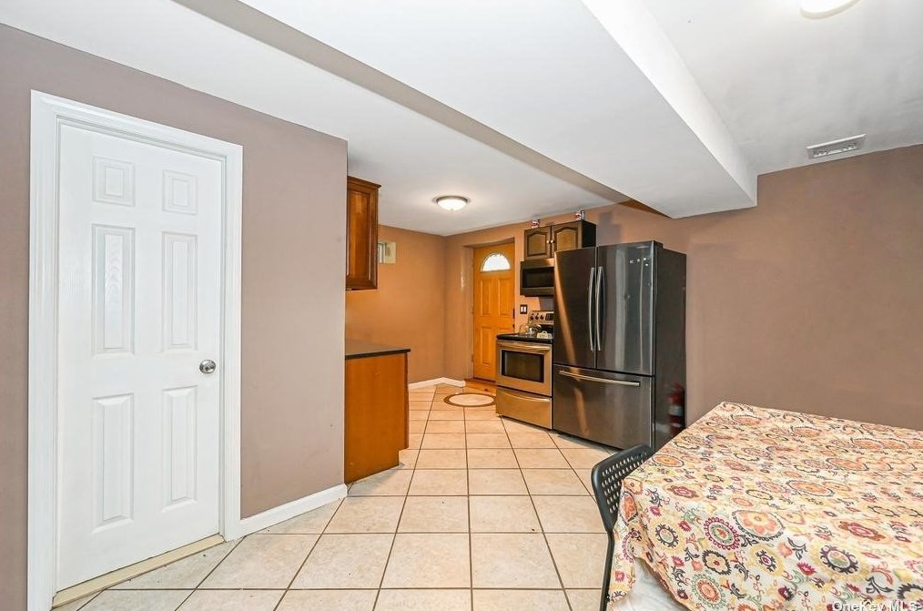 528 Rowlinson Dr, Smith Point NY 11967-1217 exterior