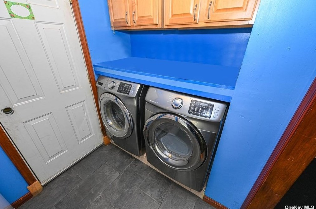 528 Rowlinson Dr, Smith Point NY 11967-1217 exterior